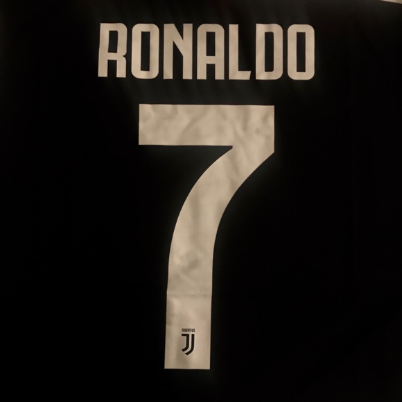 New Juventus CR7 uniform 19-20 Sz M - Picture 5 of 8